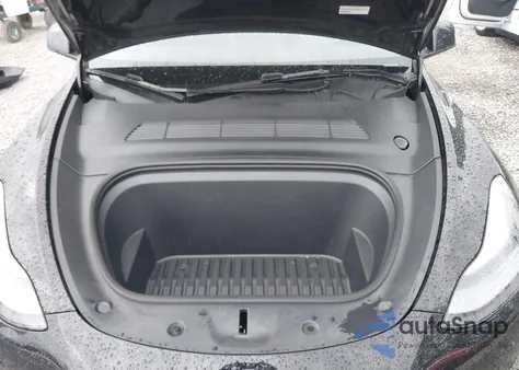 2023 Tesla Model Y Awd/Long Range Dual Motor All-Wheel Drive z USA, uszkodzony, nr VIN 7SAYGAEE3PF865147